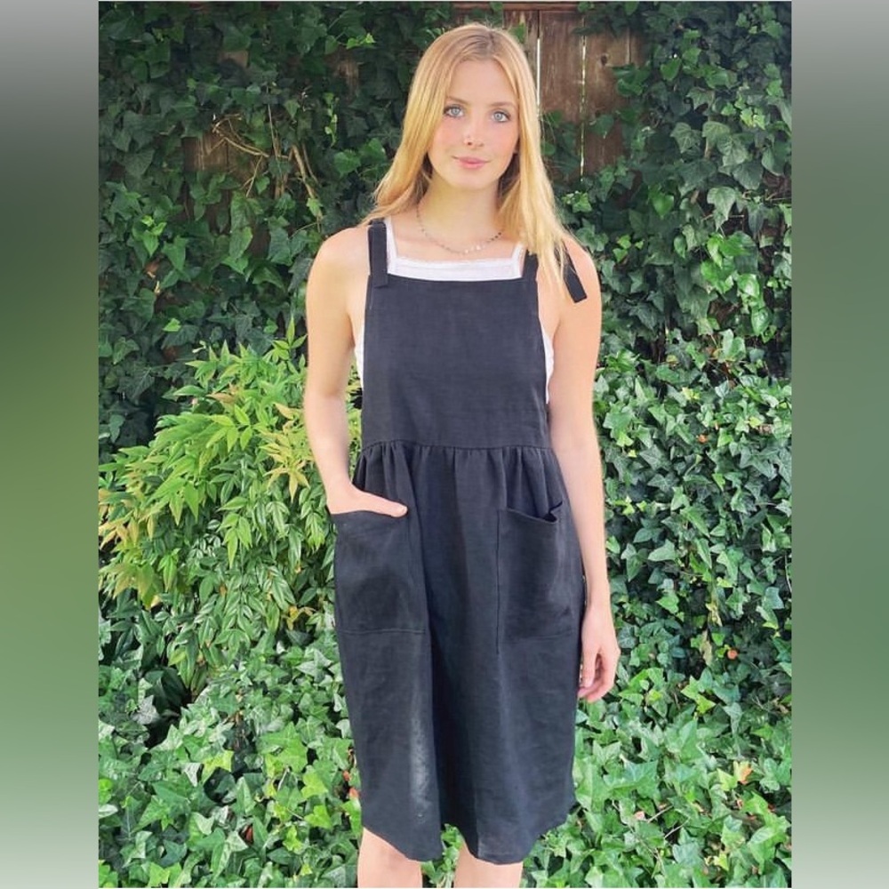 Opal linen pinafore- black